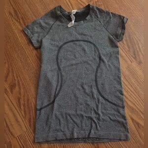 lululemon athletica black and white swiftly